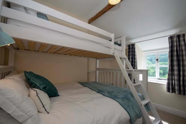 Welsh Hill Holidays