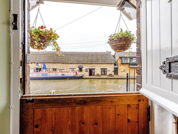 Stoke Bruerne Cottages
