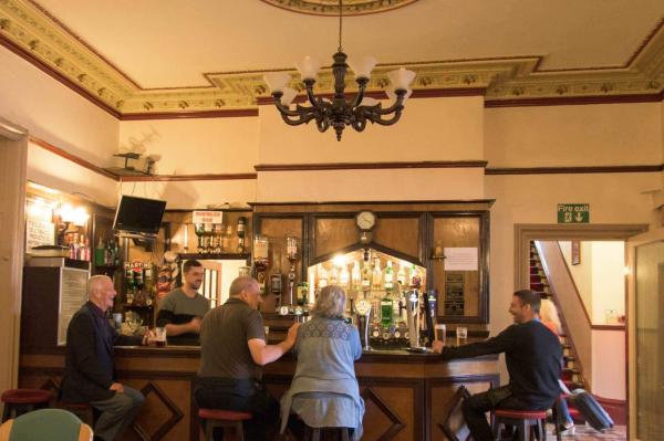 Pinegrove Hotel