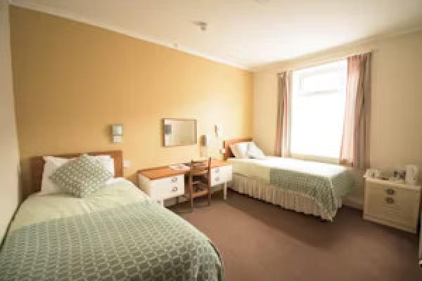 Pinegrove Hotel