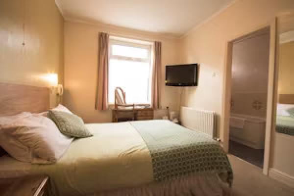 Pinegrove Hotel
