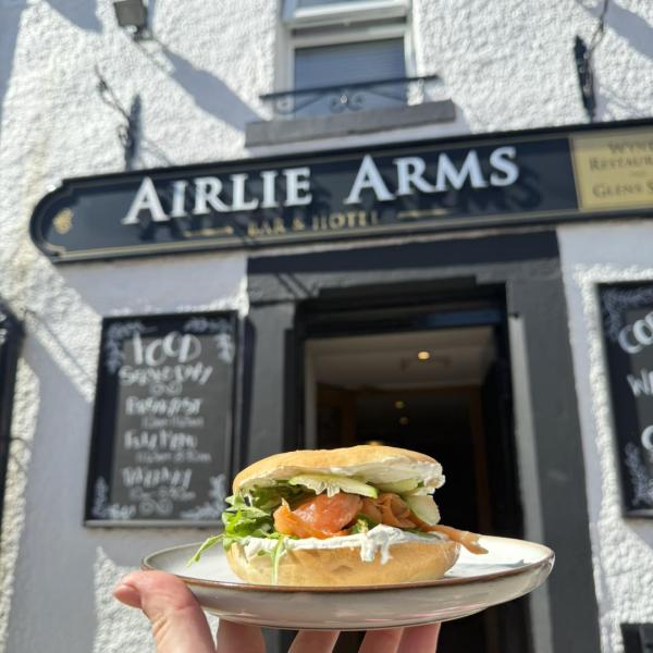 Airlie Arms Hotel